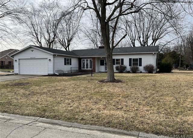 Property at 3401 Royal Oak Dr, Muncie, IN 47304, 3 beds, 2.5 baths