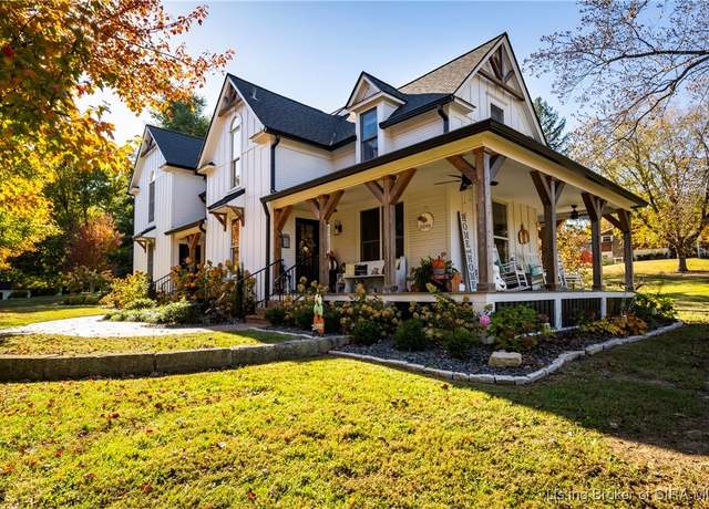 Property at 4081 Paoli Pike, Floyds Knobs, IN 47119, 4 beds, 2.5 baths