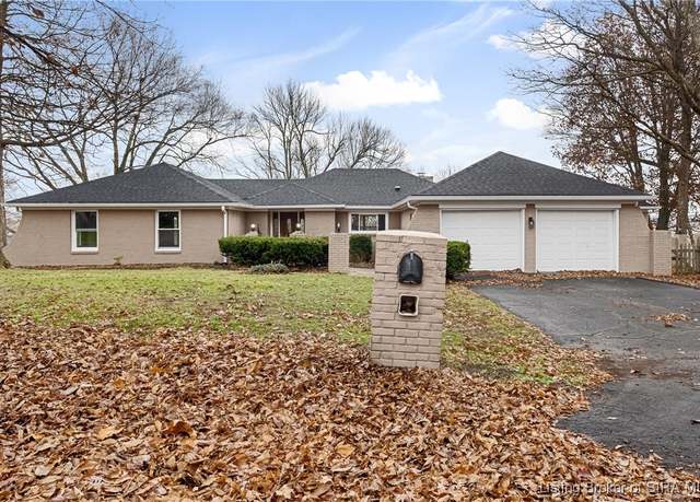 Property at 102 E Eastern Hills Blvd, Salem, IN 47167, 3 beds, 2.5 baths