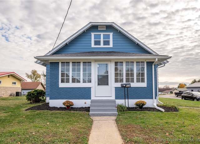 Property at 904 W Mulberry St, Salem, IN 47167, 3 beds, 1 bath
