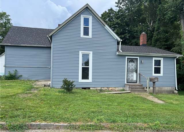 Property at 404 E Mulberry St, Salem, IN 47167, 3 beds, 1 bath