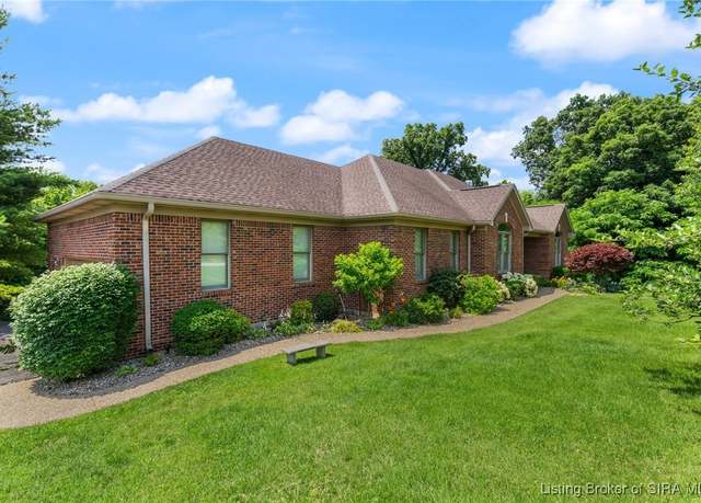 Property at 1027 Skyview Dr, New Albany, IN 47150, 5 beds, 4.5 baths