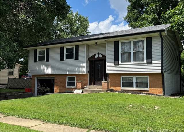 Property at 1406 Ridgeway Dr, Jeffersonville, IN 47130, 4 beds, 1.5 baths