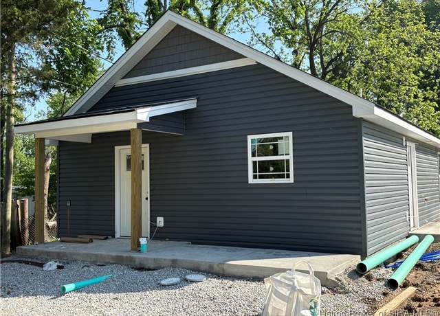 Property at 104 Mary St, Jeffersonville, IN 47130, 3 beds, 2 baths