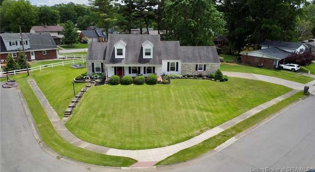 Photo of 930 Castlewood Dr, New Albany, IN 47150