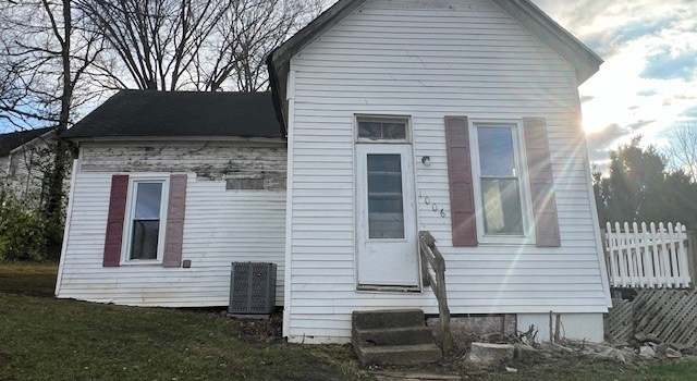 Photo of 1006 W Spring St, Brownstown, IN 47220