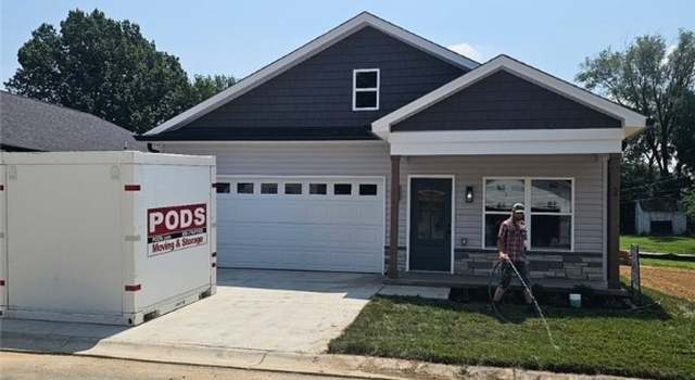 Photo of 2 Cedargrove Ln, Jeffersonville, IN 47130