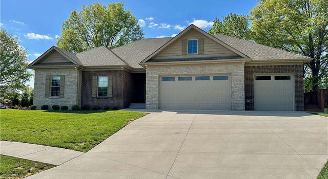 Photo of 1005 Golf Pointe Dr, Jeffersonville, IN 47130