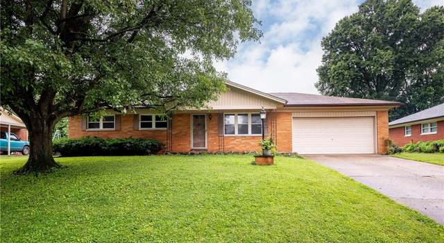 Photo of 408 Lancassange Dr, Jeffersonville, IN 47130