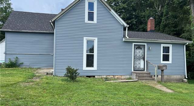 Photo of 404 E Mulberry St, Salem, IN 47167