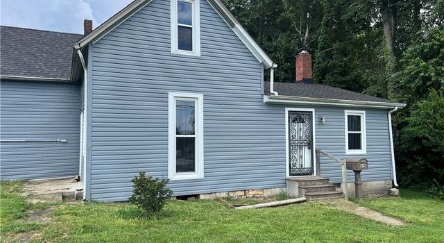 Photo of 404 E Mulberry St, Salem, IN 47167