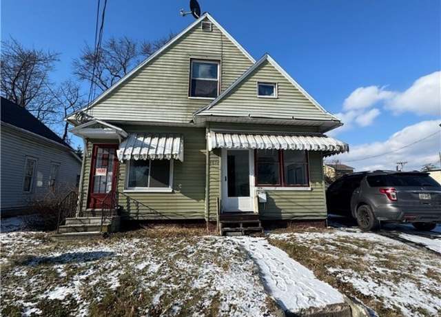 Property at 1614 Oak St, Toledo, OH 43605, 3 beds, 2 baths