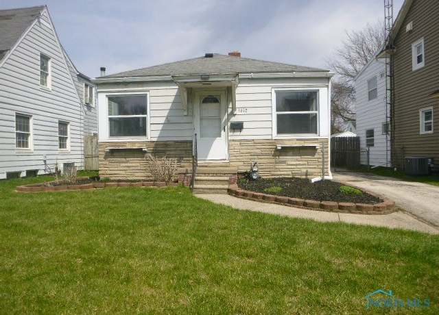 Property at 1612 Gould Rd, Toledo, OH 43612, 2 beds, 1 bath