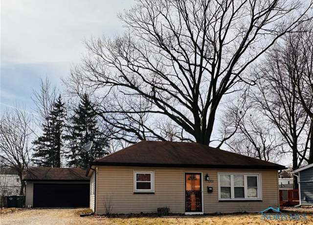Property at 1301 Hugo St, Maumee, OH 43537, 2 beds, 1 bath