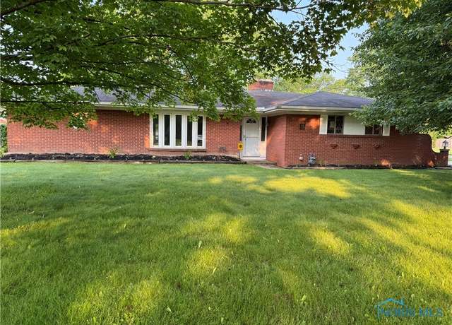 Property at 2102 Glen Arbor Dr, Toledo, OH 43614, 4 beds, 3 baths