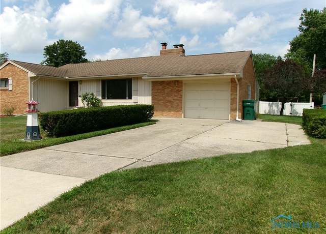 Property at 448 Hillside Dr, Rossford, OH 43460, 3 beds, 1.5 baths