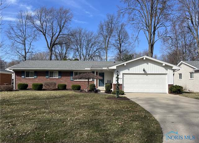 Property at 4042 Briarcrest Rd, Toledo, OH 43623, 3 beds, 2 baths