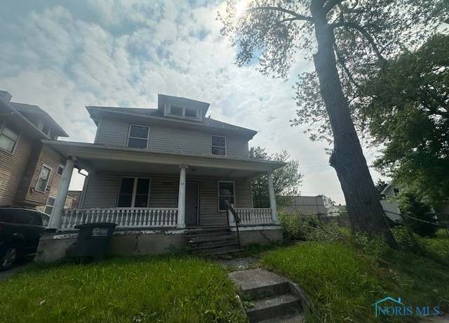 Property at 831 Oak St, Toledo, OH 43605, 3 beds, 1 bath