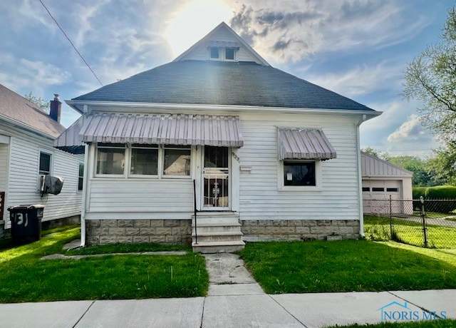 Property at 933 Waverly Ave, Toledo, OH 43607, 3 beds, 1 bath