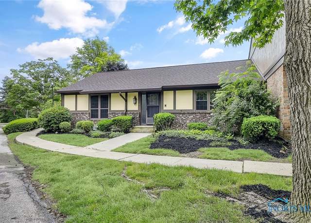 Property at 4 Knollwood Dr, Perrysburg, OH 43551, 2 beds, 2.5 baths