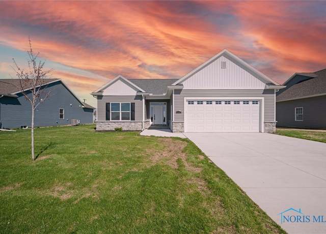 Property at 4035 E Plaza Blvd, Northwood, OH 43619, 3 beds, 2 baths