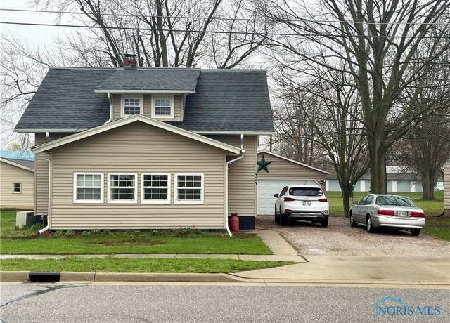 Property at 303 S 3rd St, Pioneer, OH 43554, 4 beds, 1 bath