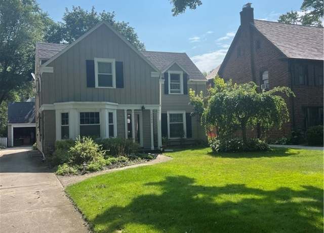 Property at 2326 Densmore Dr, Toledo, OH 43606, 3 beds, 2.5 baths