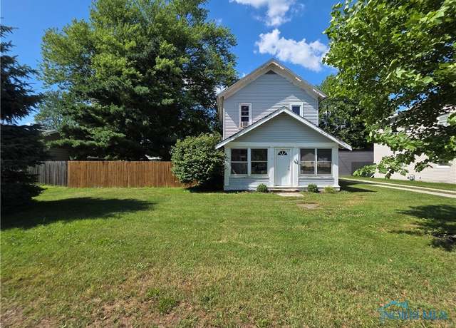 Property at 114 E North St, Wayne, OH 43466, 4 beds, 2 baths