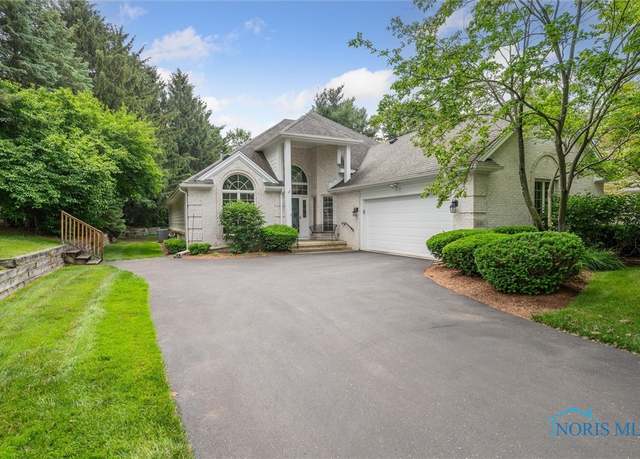 Property at 7445 Country Commons Ln #7445, Sylvania, OH 43560, 2 beds, 3 baths