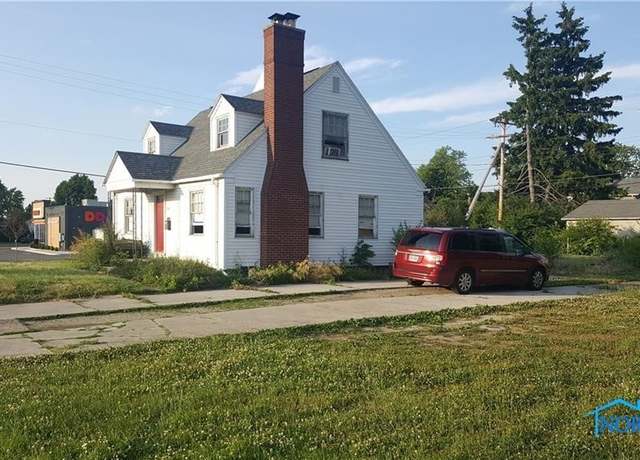 Property at 900 N Countyline St, Fostoria, OH 44830, 3 beds
