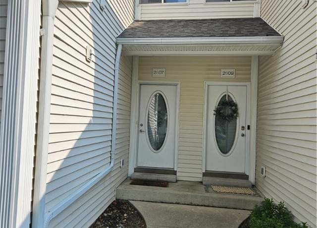 Property at 2607 W Village Dr, Toledo, OH 43614, 2 beds, 3.5 baths