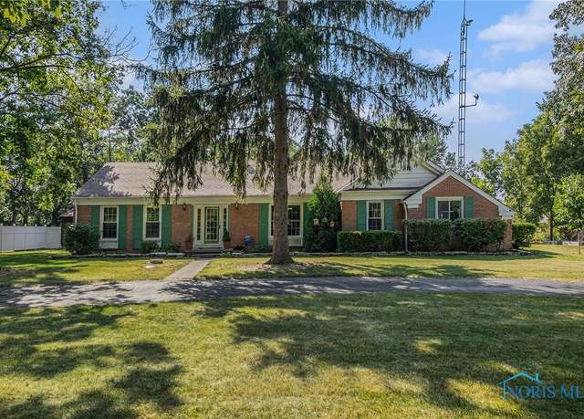 Property at 25441 Thompson Rd, Perrysburg, OH 43551, 4 beds, 4 baths
