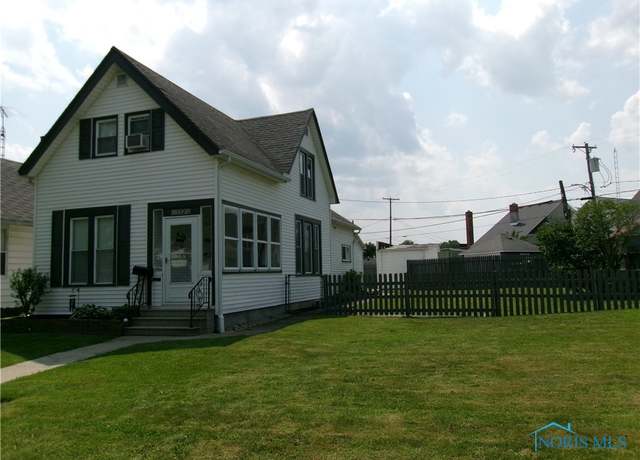 Property at 132 Oak St, Rossford, OH 43460, 3 beds, 2 baths