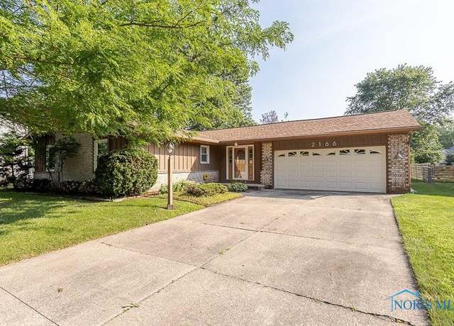 Property at 2166 Westedge Dr, Toledo, OH 43614, 3 beds, 2.5 baths