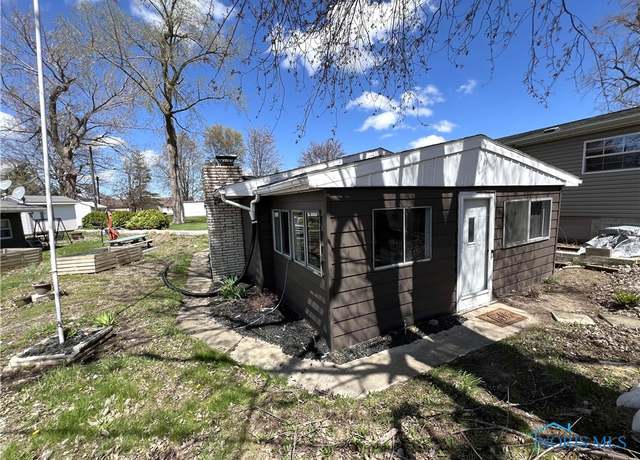 Property at 10103 W Locust Point Rd, Oak Harbor, OH 43449, 2 beds, 1 bath