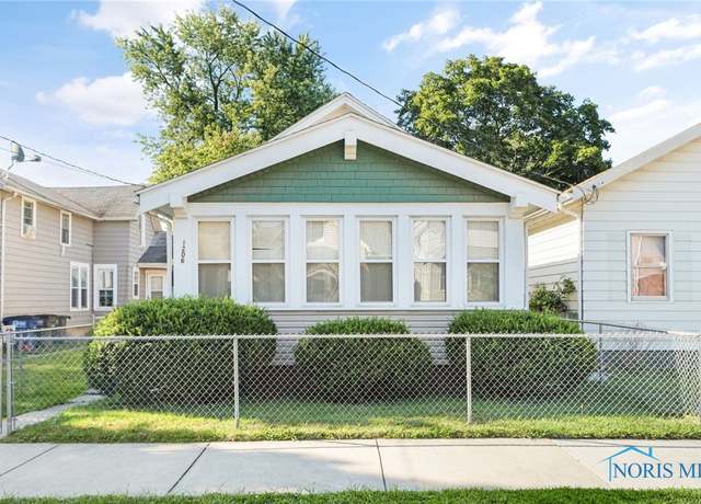 Property at 1206 Greenwood Ave, Toledo, OH 43605, 3 beds, 1 bath