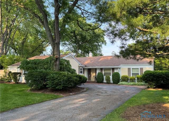 Property at 4430 Nantuckett Dr, Toledo, OH 43623, 4 beds, 2.5 baths