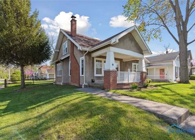 Property at 326 E Dudley St, Maumee, OH 43537, 3 beds, 2 baths