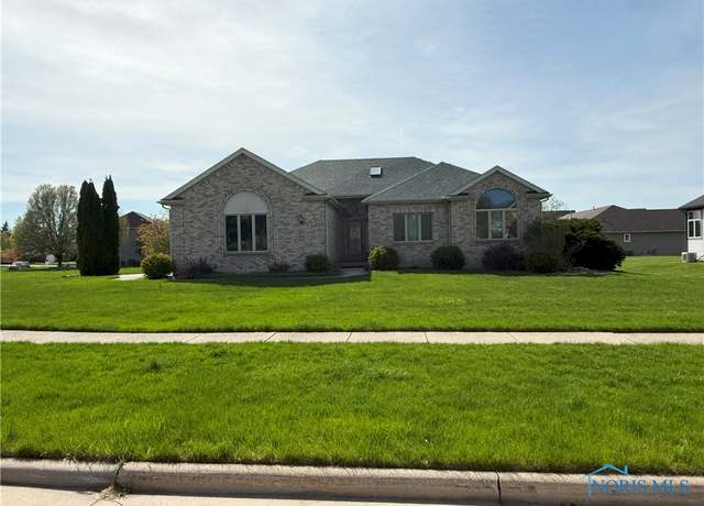 Property at 616 Pine Valley Dr, Bowling Green, OH 43402, 3 beds, 2 baths