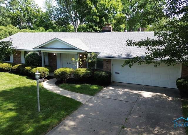 Property at 2319 Timberlawn Rd, Toledo, OH 43614, 2 beds, 1.5 baths