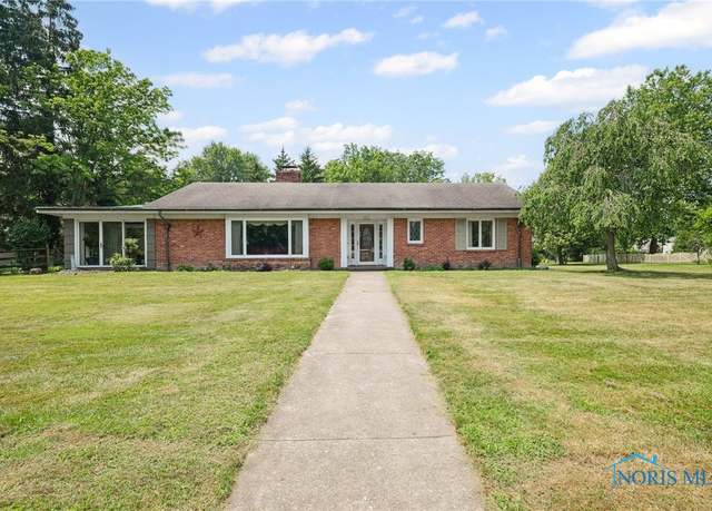 Property at 107 Park Dr, Rossford, OH 43460, 3 beds, 2 baths