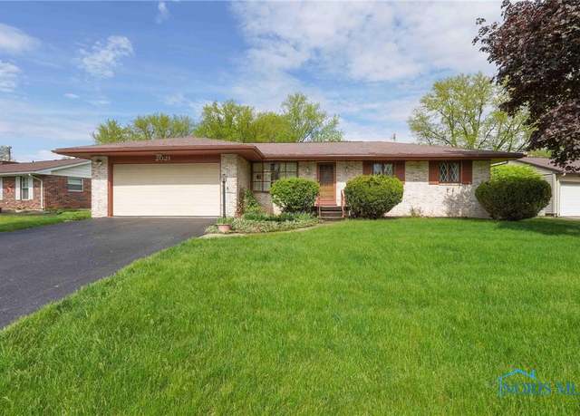Property at 2021 Knollwood Dr, Findlay, OH 45840, 3 beds, 2.5 baths