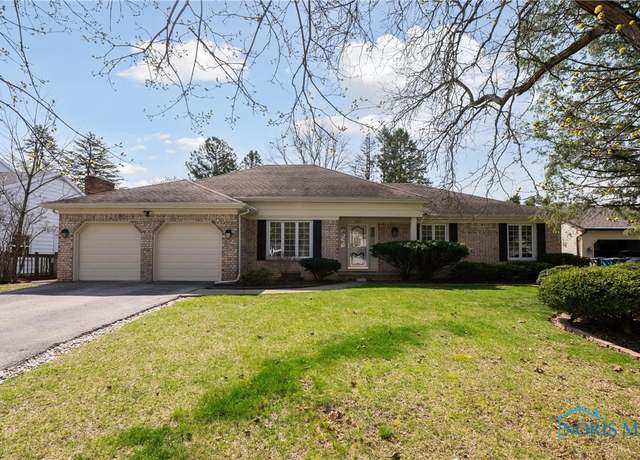 Property at 3935 Grandview Ct, Toledo, OH 43614, 3 beds, 2 baths