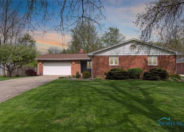 Property at 917 Pine St, Perrysburg, OH 43551, 3 beds, 2 baths