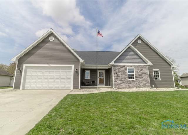 Property at 749 Parkside Dr, Wauseon, OH 43567, 3 beds, 3 baths