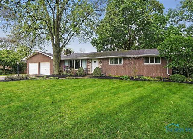 Property at 426 Hillcrest Dr, Bowling Green, OH 43402, 4 beds, 2.5 baths
