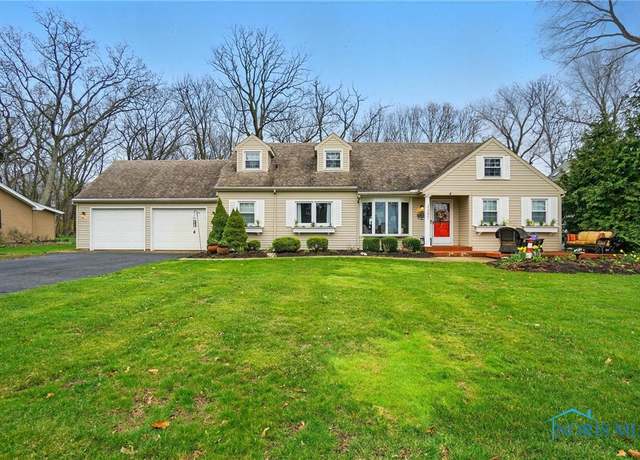 Property at 2257 N Carriage Ln, Port Clinton, OH 43452, 4 beds, 3.5 baths