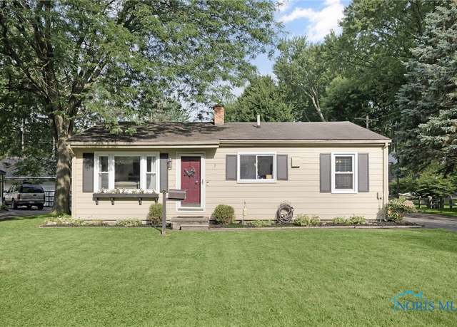 Property at 2 Orchard Dr, Waterville, OH 43566, 3 beds, 2 baths