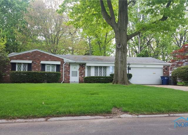 Property at 4407 Rose Garden Dr, Toledo, OH 43623, 3 beds, 2 baths