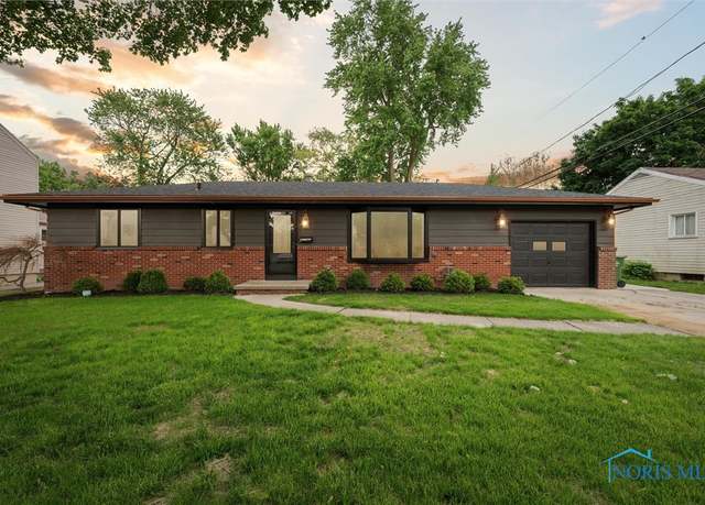 Property at 800 Pierce St, Maumee, OH 43537, 4 beds, 3 baths